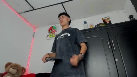 Snapshot of mateo_escobar chatting on November 2, 8:11 pm mateo_escobar online show from November 2, 8:11 pm