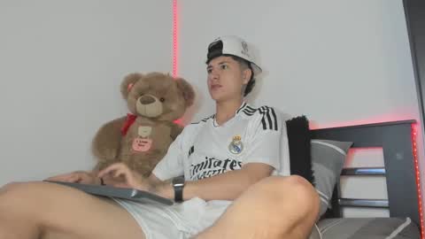 Snapshot of mateo_escobar chatting on November 3, 5:03 pm mateo_escobar online show from November 3, 5:03 pm