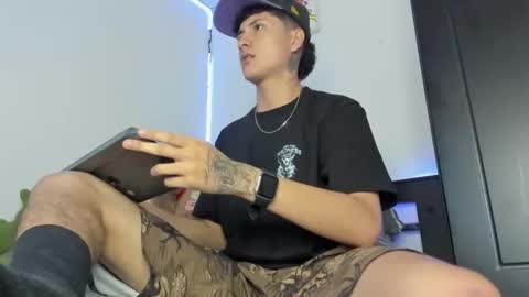 Snapshot of mateo_escobar chatting on November 20, 9:58 pm mateo_escobar online show from November 20, 9:58 pm