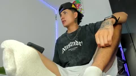 Snapshot of mateo_escobar chatting on November 24, 4:01 am mateo_escobar online show from November 24, 4:01 am