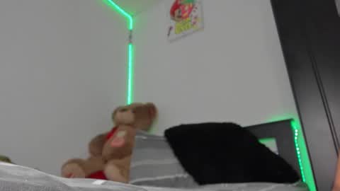 Snapshot of mateo_escobar chatting on November 26, 2:12 am mateo_escobar online show from November 26, 2:12 am