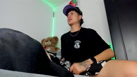 Snapshot of mateo_escobar chatting on November 27, 12:46 am mateo_escobar online show from November 27, 12:46 am