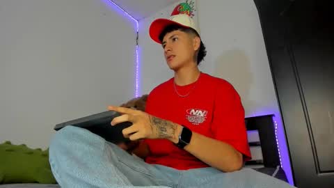 Snapshot of mateo_escobar chatting on November 29, 12:24 am mateo_escobar online show from November 29, 12:24 am