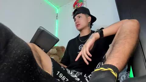 Snapshot of mateo_escobar chatting on December 2, 2:50 am mateo_escobar online show from December 2, 2:50 am