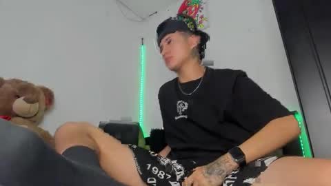 Snapshot of mateo_escobar chatting on December 2, 8:59 pm mateo_escobar online show from December 2, 8:59 pm