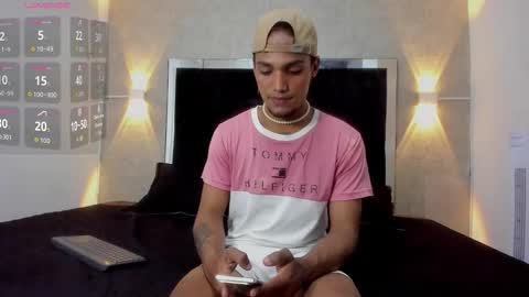 Snapshot of mateo_nick chatting on November 2, 6:10 pm Mateo and Noah online show from November 2, 6:10 pm