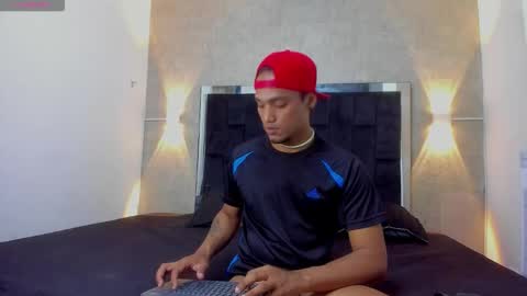 Mateo and Noah online show from November 4, 4:28 pm