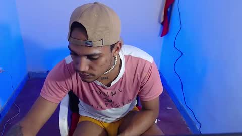 Snapshot of mateo_nick chatting on January 18, 9:02 am Mateo and Noah online show from January 18, 9:02 am