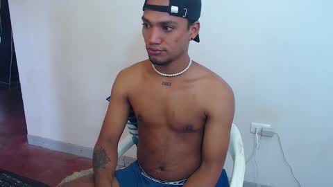 Snapshot of mateo_nick chatting on February 8, 2:20 pm Mateo and Noah online show from February 8, 2:20 pm