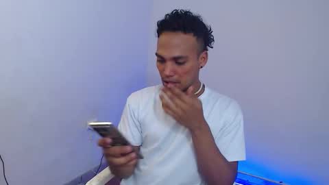 Snapshot of mateo_nick chatting on February 18, 7:21 pm Mateo and Noah online show from February 18, 7:21 pm