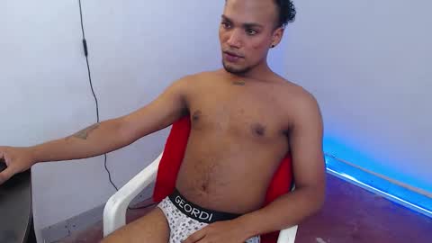 Snapshot of mateo_nick chatting on February 24, 7:01 pm Mateo and Noah online show from February 24, 7:01 pm