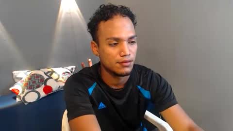 Snapshot of mateo_nick chatting on April 9, 5:18 pm Mateo and Noah online show from April 9, 5:18 pm