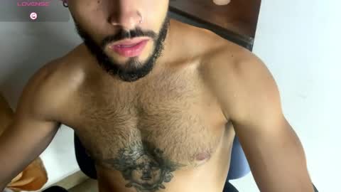 Snapshot of mateobaer_ chatting on April 22, 4:04 am Mateo Baer online show from April 22, 4:04 am
