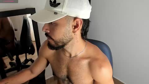 Snapshot of mateobaer_ chatting on May 6, 4:56 pm Mateo Baer online show from May 6, 4:56 pm