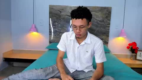 matheoo_23 online show from March 21, 7:28 pm