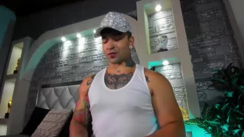 mathew_colt online show from September 22, 8:33 pm