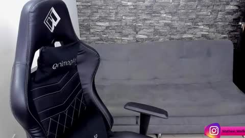 Mathew Independent model online show from March 3, 5:19 pm