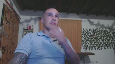 esneider online show from December 6, 12:23 am