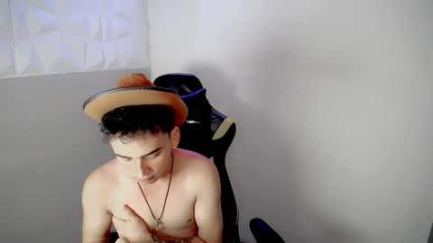Snapshot of mathiass_twinkk_ chatting on April 14, 4:29 am MATHIAS online show from April 14, 4:29 am