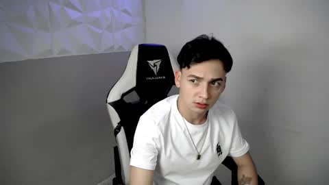 Snapshot of mathiass_twinkk_ chatting on May 25, 4:51 am MATHIAS online show from May 25, 4:51 am