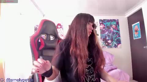 Snapshot of mathildalapetite chatting on June 10, 7:13 pm Mathilda Lapetite online show from June 10, 7:13 pm