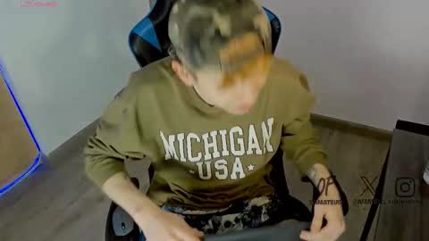 Alejandro Alex online show from February 11, 12:37 am