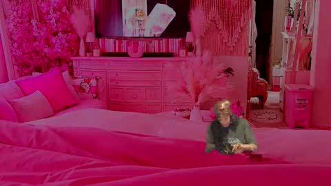 MOLLY MILLS online show from October 27, 9:30 pm