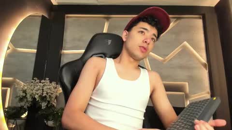 Snapshot of matt_wolf_ chatting on January 10, 11:34 am matt online show from January 10, 11:34 am