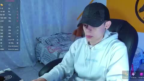 Snapshot of matthewboy_ chatting on January 16, 5:11 am MatthewBoy online show from January 16, 5:11 am