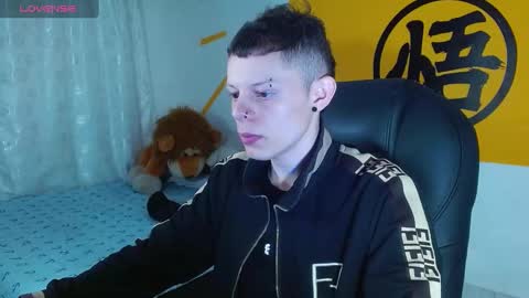 Snapshot of matthewboy_ chatting on February 17, 1:32 pm MatthewBoy online show from February 17, 1:32 pm