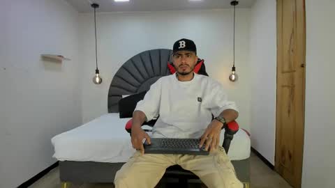 Matthew online show from January 14, 8:36 pm