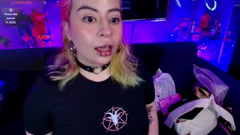 Snapshot of matti_sofia chatting on February 27, 11:10 am TATIANA AND ROUS online show from February 27, 11:10 am