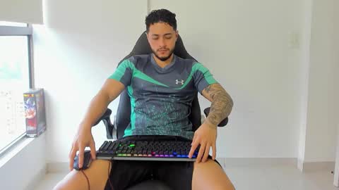 Snapshot of mattia_dupont chatting on February 11, 10:15 pm Mattias online show from February 11, 10:15 pm