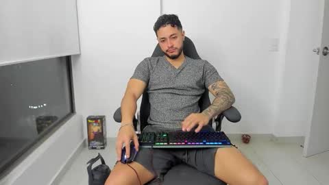 Snapshot of mattia_dupont chatting on February 23, 11:35 pm Mattias online show from February 23, 11:35 pm