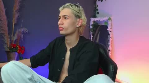 mattias     online show from October 19, 2:23 am