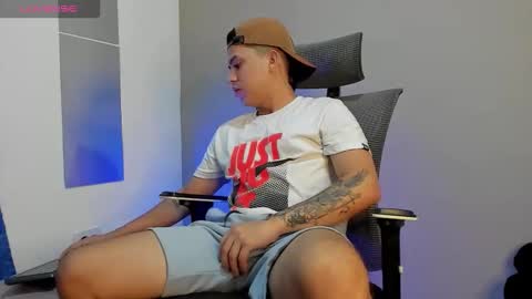 mattiwsmorris_ online show from November 17, 2:34 pm