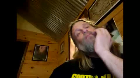 Snapshot of mattman82666 chatting on January 4, 4:01 am mattman82666 online show from January 4, 4:01 am