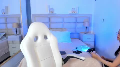 Snapshot of mattthompsonn chatting on December 18, 10:27 pm Matt online show from December 18, 10:27 pm