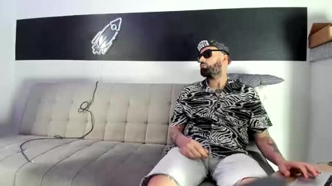 Snapshot of mattxfeet chatting on February 4, 8:28 pm Matt online show from February 4, 8:28 pm