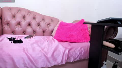 Snapshot of mature_beautiful chatting on December 30, 6:49 pm Lucy online show from December 30, 6:49 pm