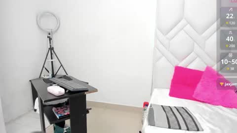 Snapshot of mature_hard_ chatting on March 7, 12:15 am ISABEL online show from March 7, 12:15 am