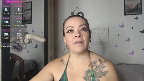Snapshot of mature_liaa chatting on February 12, 1:52 am Mature liaa online show from February 12, 1:52 am