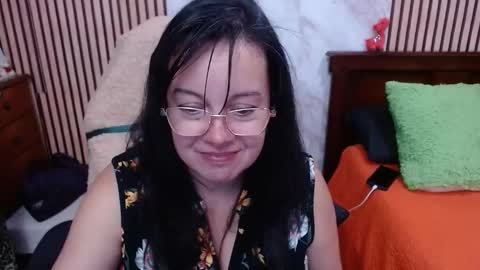 Snapshot of mature_wolf chatting on October 17, 10:01 pm Sonia online show from October 17, 10:01 pm