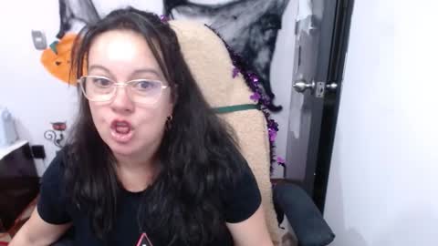 Snapshot of mature_wolf chatting on November 2, 11:18 pm Sonia online show from November 2, 11:18 pm