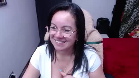Snapshot of mature_wolf chatting on November 10, 10:31 pm Sonia online show from November 10, 10:31 pm