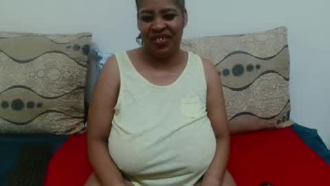 Snapshot of maturedbootyqueen chatting on April 3, 4:38 pm QUEEN online show from April 3, 4:38 pm