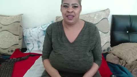 Snapshot of maturedbootyqueen chatting on April 16, 9:43 am QUEEN online show from April 16, 9:43 am