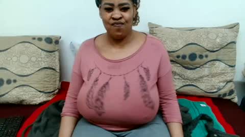 Snapshot of maturedbootyqueen chatting on July 5, 5:31 pm QUEEN online show from July 5, 5:31 pm