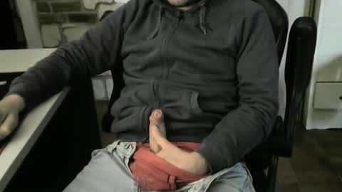 Snapshot of maty_212121 chatting on December 9, 9:39 am Mattias online show from December 9, 9:39 am