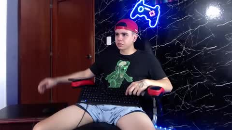 Snapshot of maty_hard chatting on December 7, 7:10 pm Matias online show from December 7, 7:10 pm